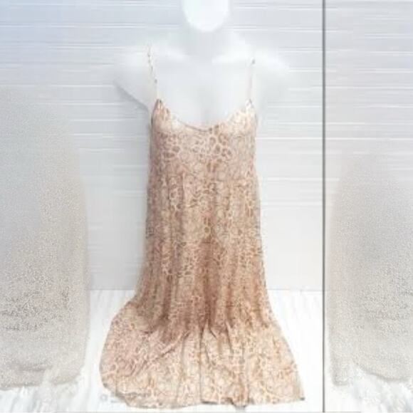 SHOW ME YOUR MUMU CAROLINE MAXI DRESS IN
SANDY CHEETAH $ 178.00 NWT XXL - Picture 7 of 13